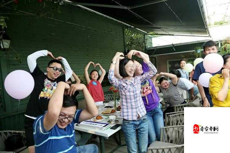 公交车上的私密高 C：在拥挤的城市中，体验别样的刺激与快感