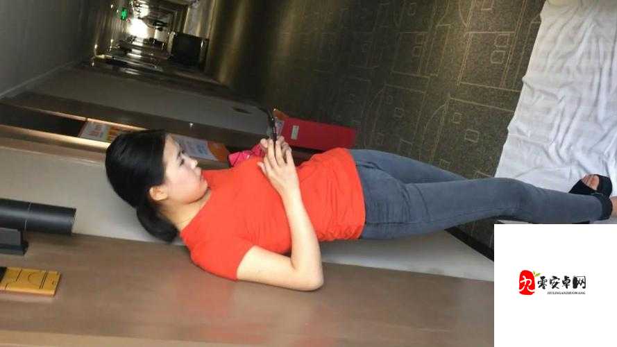 牛人潜入沟厕进行 TP 盗摄且正在播放相关行为曝光