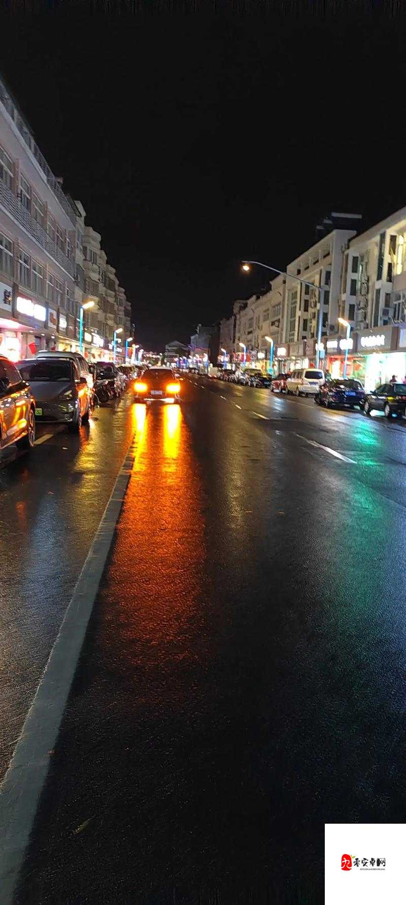 雨中情愫，揭秘我假装看雨，偷偷在看你背后的浪漫旋律