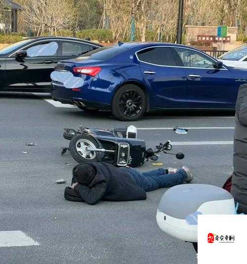 在公交车上被撞了八次高：谁在恶搞？