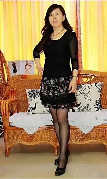 202丰满熟女：令人心动的成熟女性魅力展现