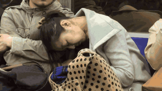 电车痴汉动态图：日本社会的丑恶现象