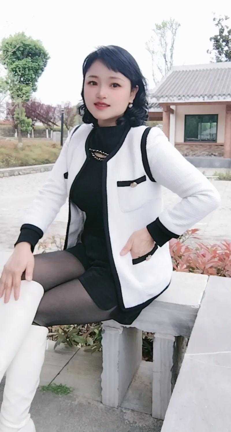 抖音热门旋律揭秘，一转眼一楼台，是哪首歌的动人篇章？