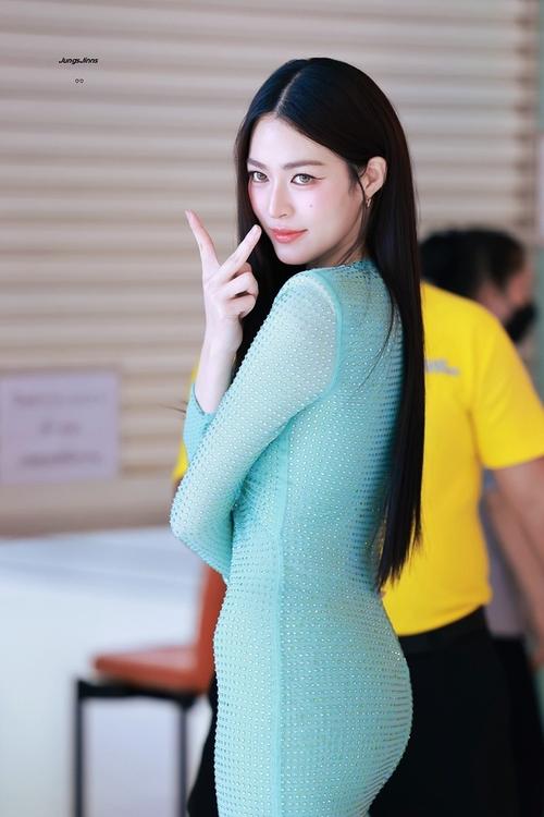 探索亚洲成熟老女毛葺葺的独特魅力：文化、风格与保养全解析