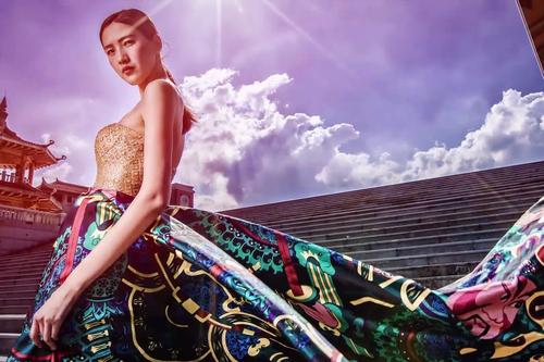 美女扒开胸露出尿的惊人瞬间：揭秘背后不为人知的故事与真相