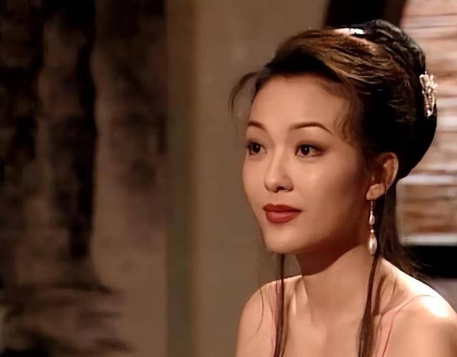 恨锁金瓶醉闹葡萄架：古代爱情悲剧的现代解读与情感共鸣