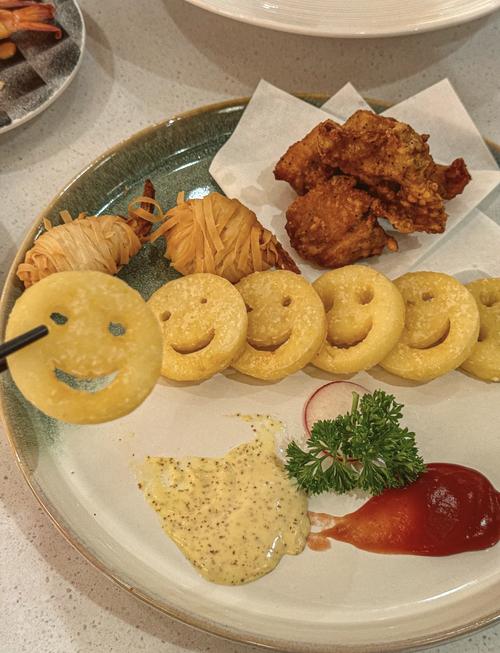 精灵食肆，揭秘旋转寿司的美味秘籍