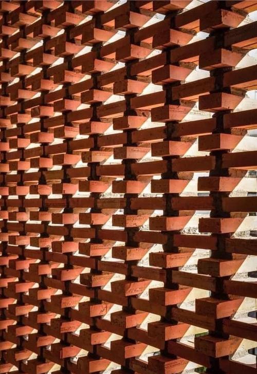 探索亚州超黄清砖码区的独特魅力：历史、文化与现代应用的完美结合