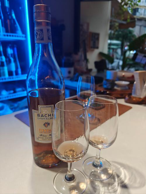 探索酒色1314的独特魅力：如何品味这款经典酒品的醇香与历史故事