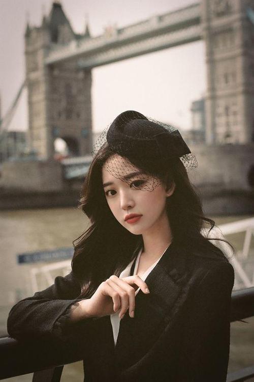 阿谀的我装饰的我高贵又堕落，这首歌究竟唱出了什么？