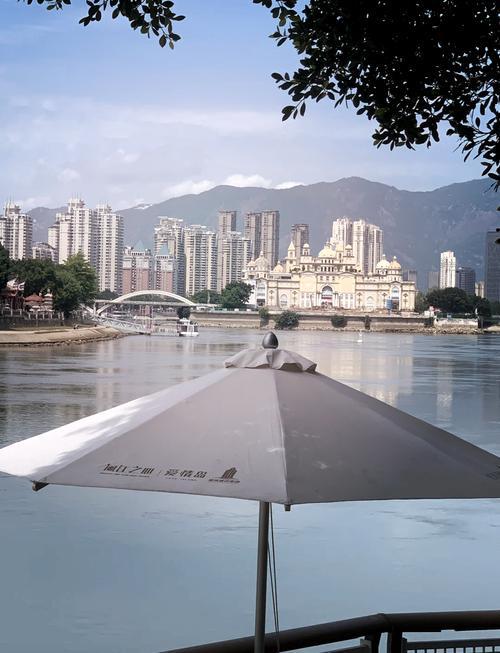 爱情岛：探寻爱情的神秘岛屿