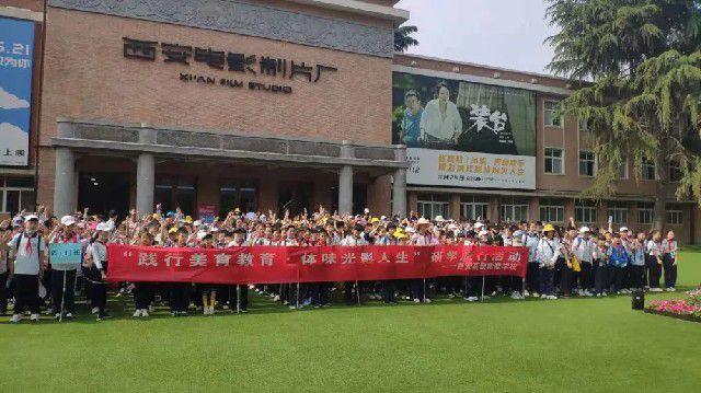 和女部长一起去公司研学的电影到底叫什么？引发全网好奇与热议