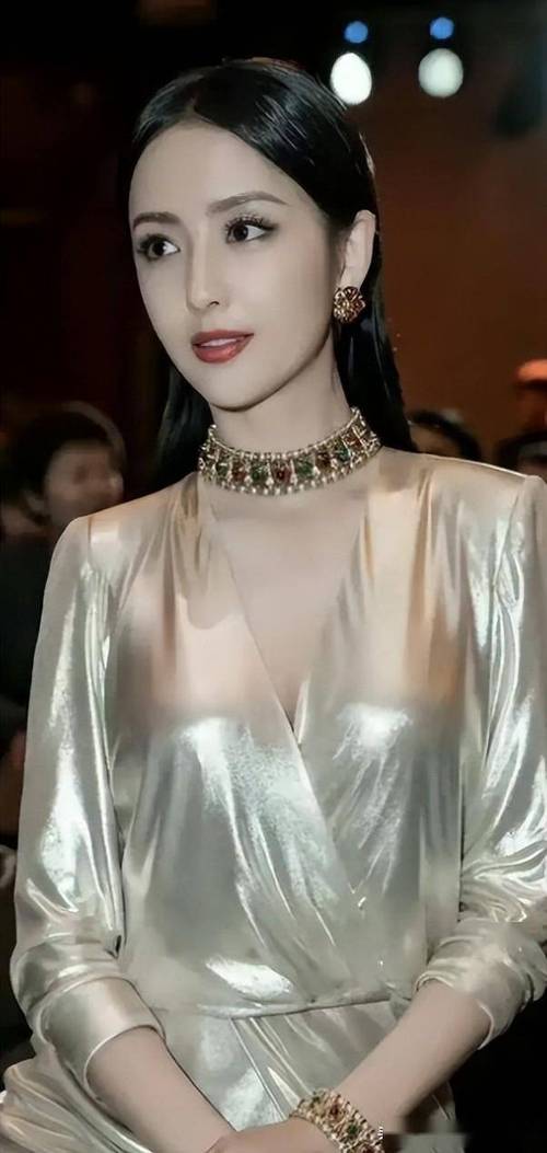 深扒娱乐圈不为人知的秘密，震惊某知名艺人竟有这样的黑料？