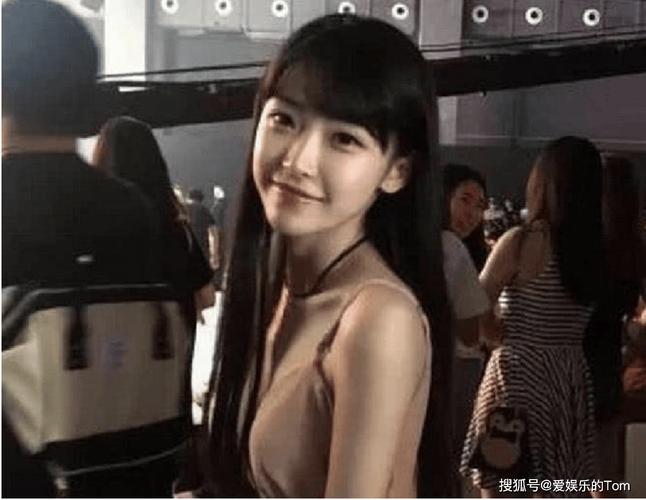 如何评价网红婷婷伍月？她是如何走红的？