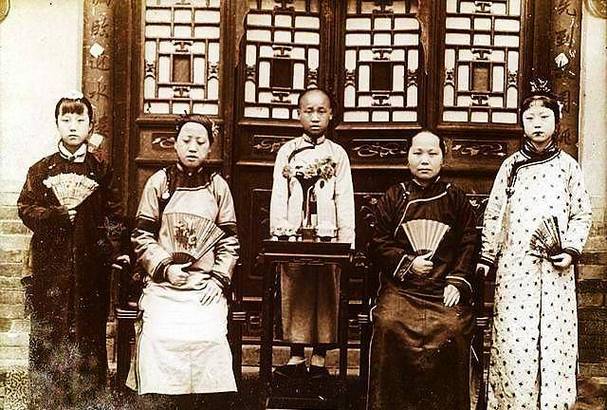 小尼姑在尼姑庵中有着怎样独特的角色特点？探秘尼姑庵里小尼姑的故事