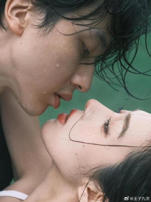 乖到骨子里的舒服_别拔出来的缠绵视频_她喘息着按住我的手