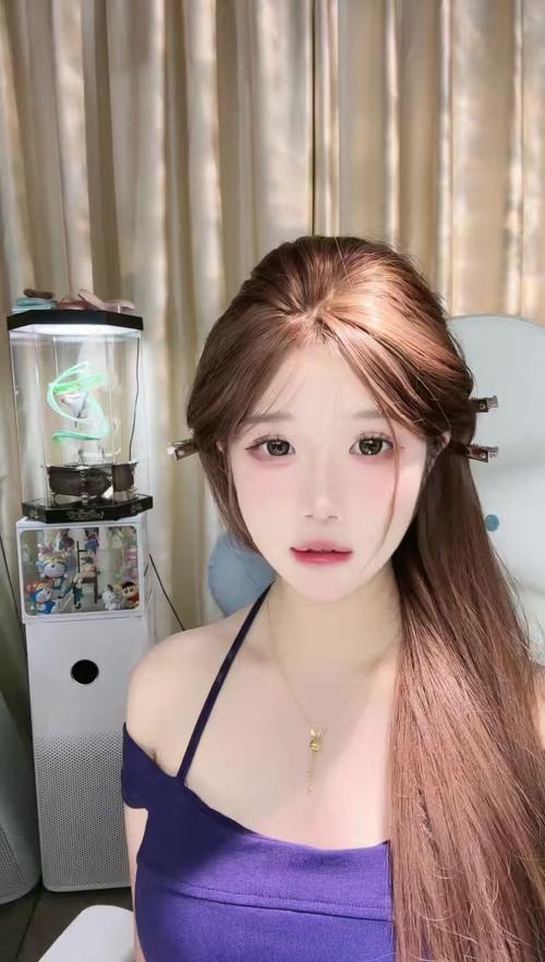 尖叫预警！美女主播私藏的蘑菇洞穴，看免费福利还遇神秘宝藏？